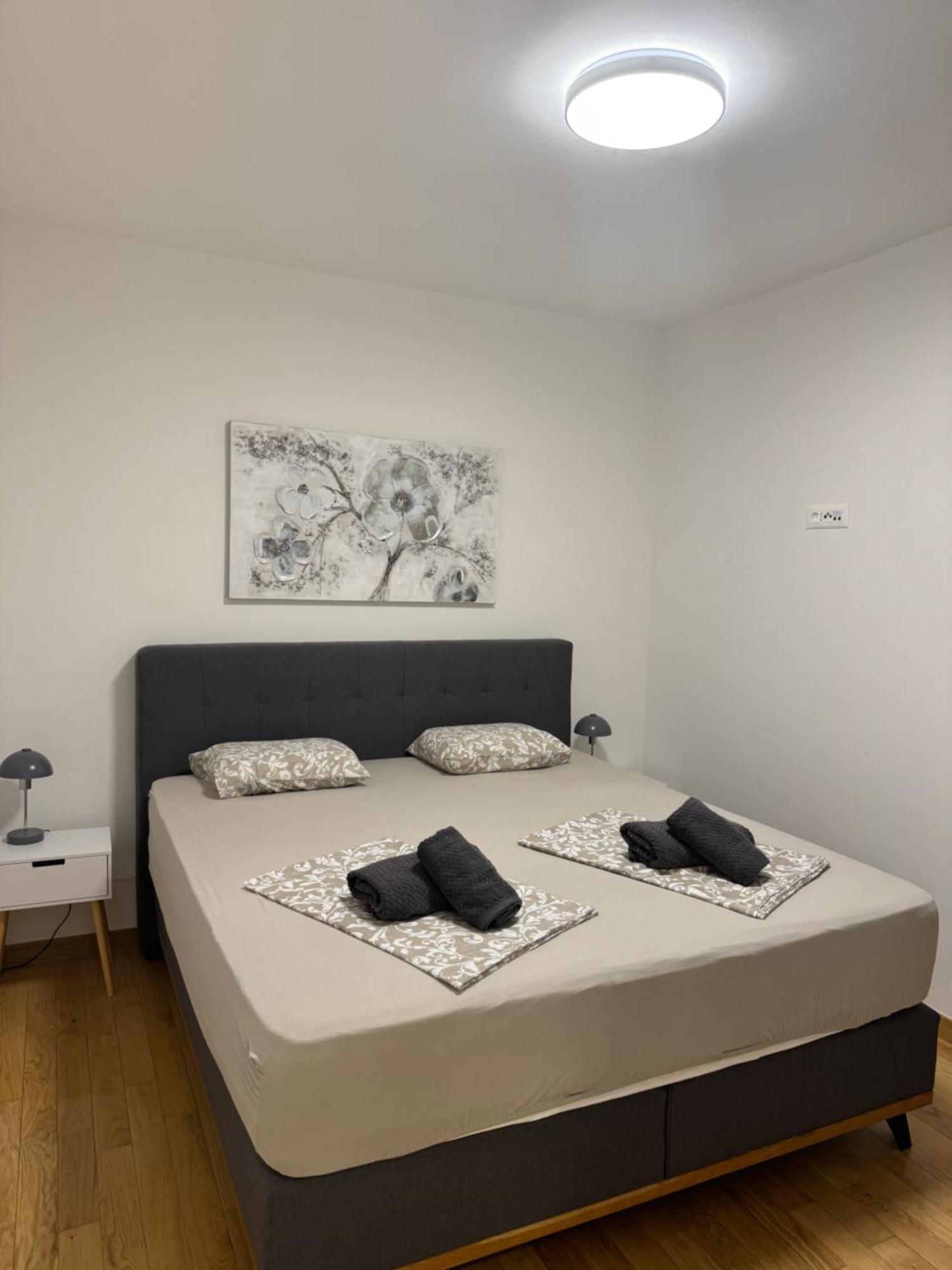 Dvj Apartments Biograd Na Moru Eksteriør billede